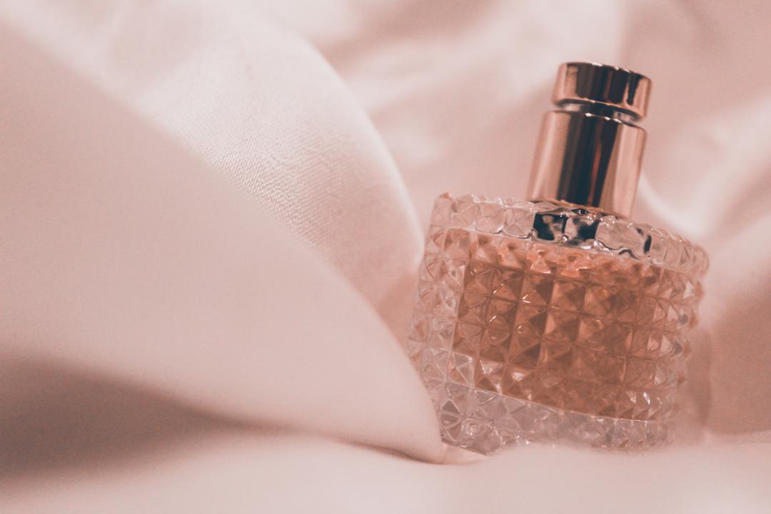 2023'ün Kadın Parfüm Dünyasında Zirveye Oynayan 10 İkonik Koku